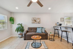 3 miles from Anna Maria Island Family home close to Beaches & IMG